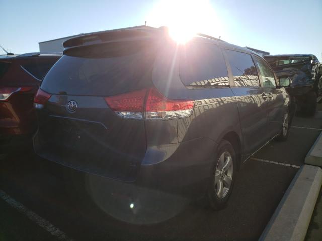 Photo 3 VIN: 5TDKK3DC1CS179336 - TOYOTA SIENNA LE 