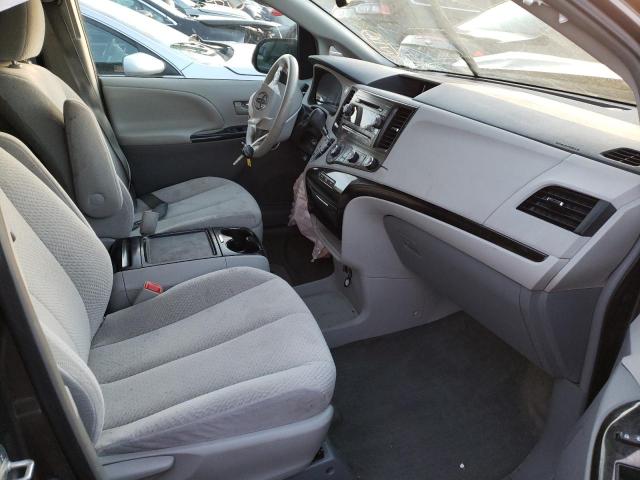 Photo 4 VIN: 5TDKK3DC1CS179336 - TOYOTA SIENNA LE 