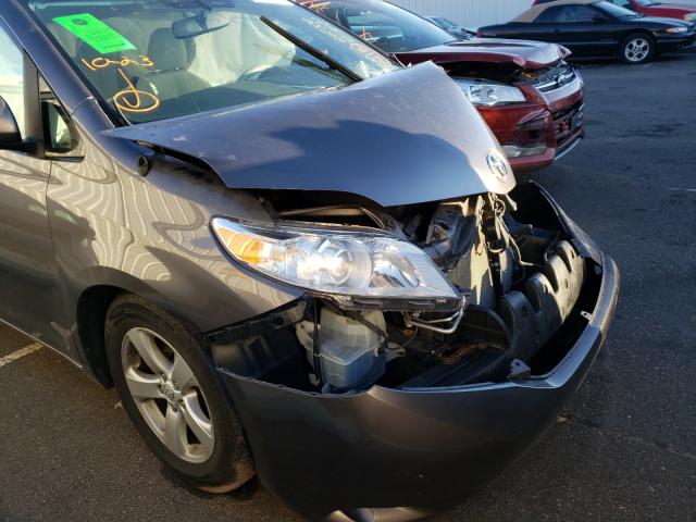 Photo 8 VIN: 5TDKK3DC1CS179336 - TOYOTA SIENNA LE 