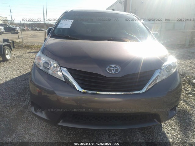 Photo 5 VIN: 5TDKK3DC1CS197464 - TOYOTA SIENNA 