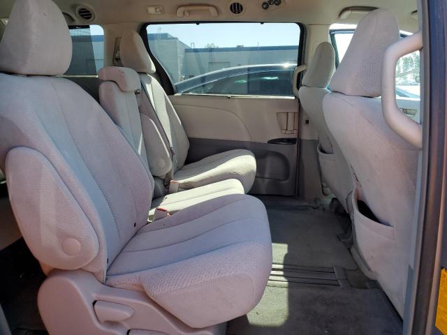 Photo 10 VIN: 5TDKK3DC1CS202856 - TOYOTA SIENNA LE 