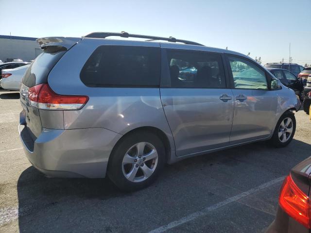 Photo 2 VIN: 5TDKK3DC1CS202856 - TOYOTA SIENNA LE 