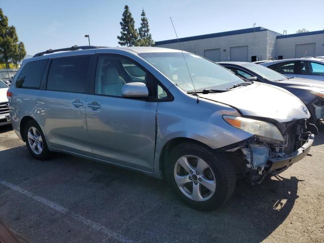 Photo 3 VIN: 5TDKK3DC1CS202856 - TOYOTA SIENNA LE 