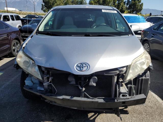 Photo 4 VIN: 5TDKK3DC1CS202856 - TOYOTA SIENNA LE 