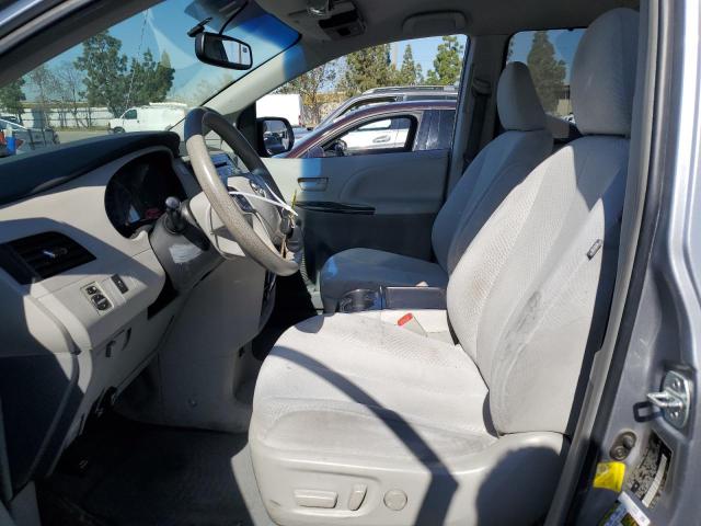 Photo 6 VIN: 5TDKK3DC1CS202856 - TOYOTA SIENNA LE 