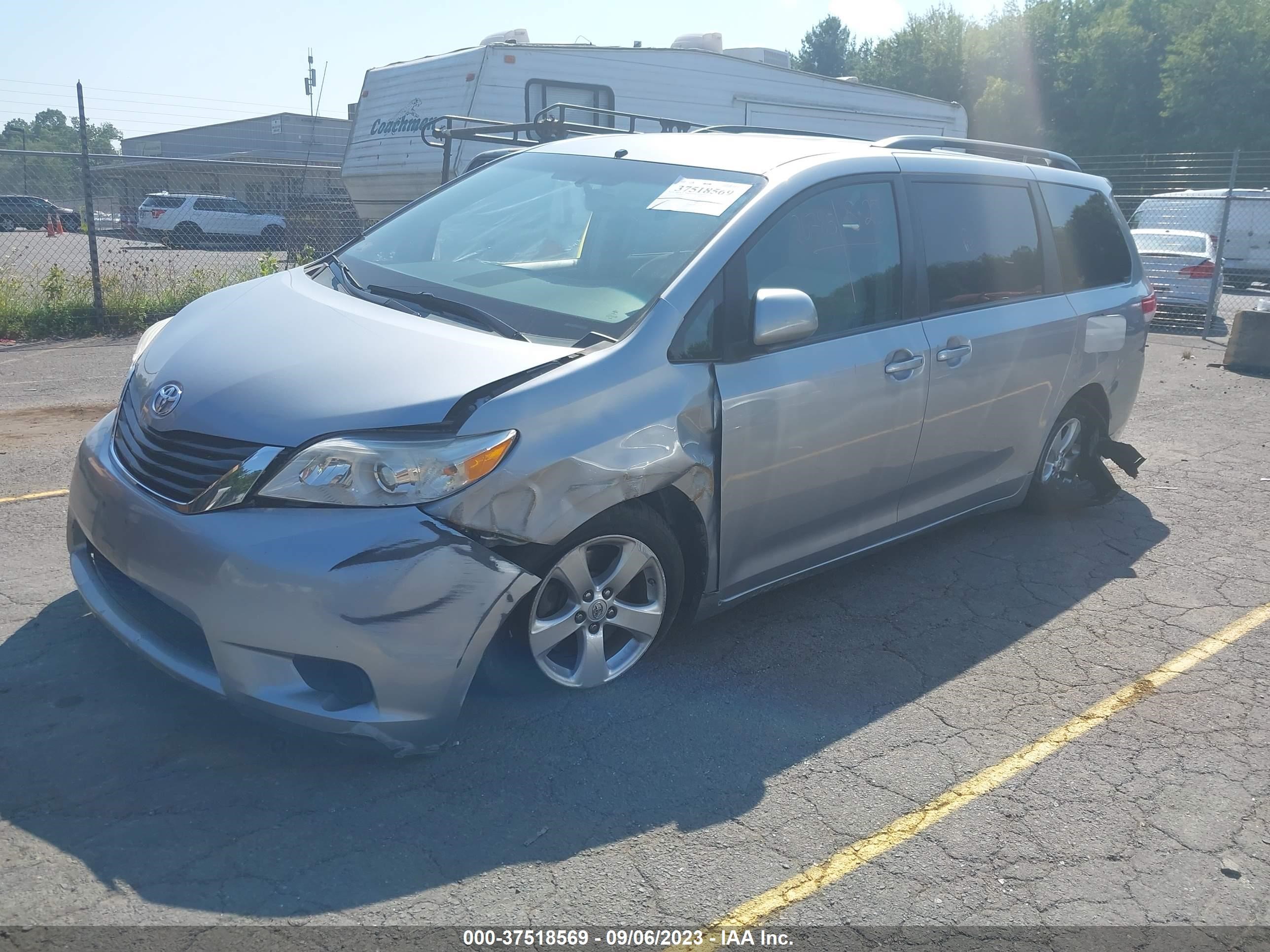 Photo 1 VIN: 5TDKK3DC1CS206325 - TOYOTA SIENNA 