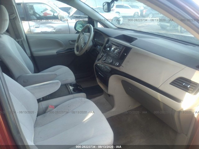 Photo 4 VIN: 5TDKK3DC1CS206339 - TOYOTA SIENNA 