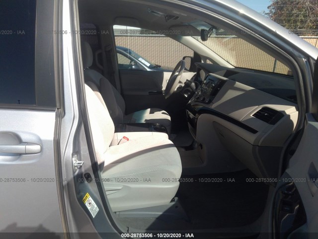 Photo 4 VIN: 5TDKK3DC1CS209094 - TOYOTA SIENNA 