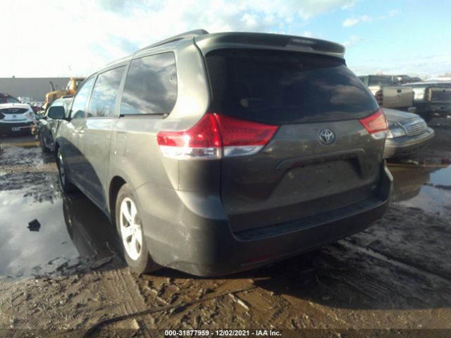 Photo 2 VIN: 5TDKK3DC1CS210505 - TOYOTA SIENNA 