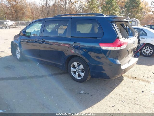 Photo 2 VIN: 5TDKK3DC1CS229782 - TOYOTA SIENNA 