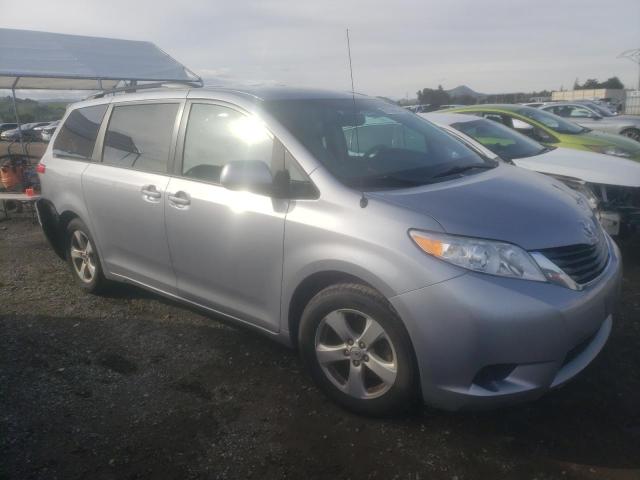 Photo 3 VIN: 5TDKK3DC1CS230687 - TOYOTA SIENNA LE 