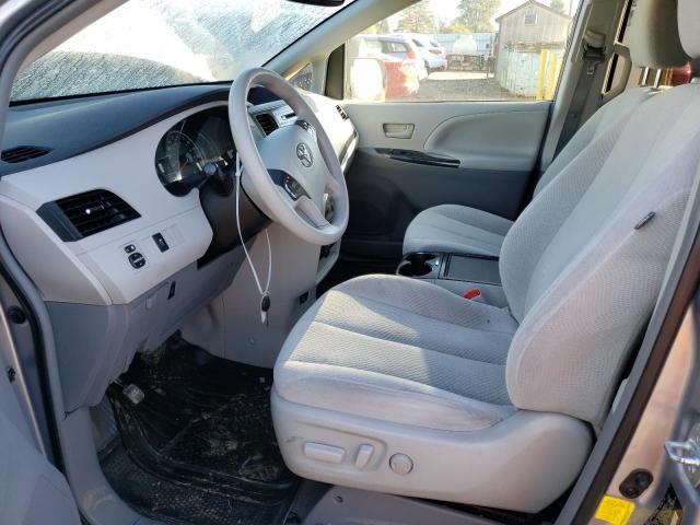 Photo 6 VIN: 5TDKK3DC1CS230687 - TOYOTA SIENNA LE 