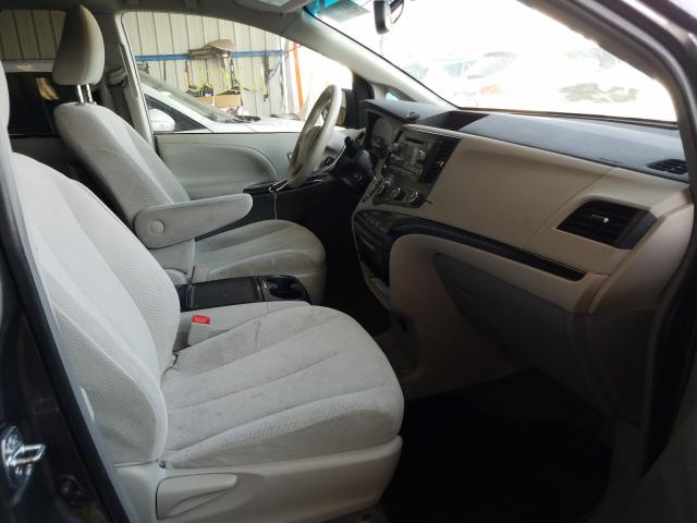 Photo 4 VIN: 5TDKK3DC1CS235758 - TOYOTA SIENNA LE 