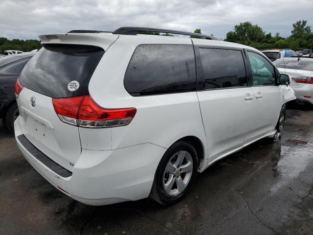 Photo 2 VIN: 5TDKK3DC1CS240006 - TOYOTA SIENNA LE 