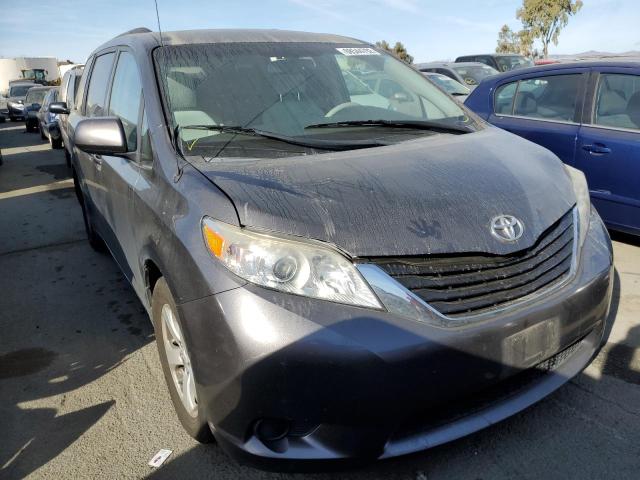 Photo 3 VIN: 5TDKK3DC1CS243942 - TOYOTA SIENNA LE 