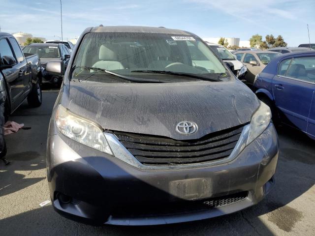 Photo 4 VIN: 5TDKK3DC1CS243942 - TOYOTA SIENNA LE 