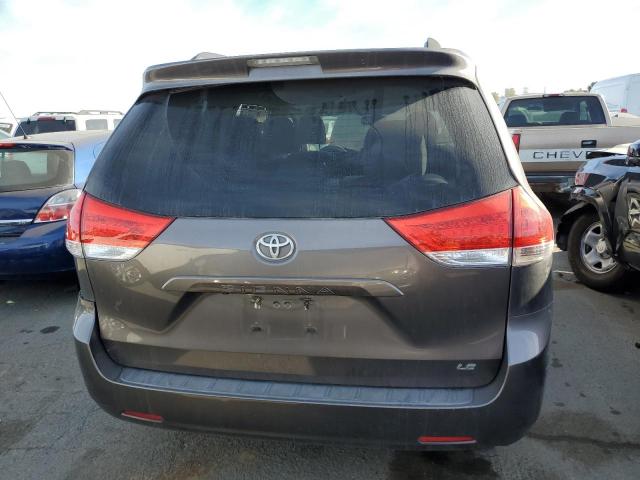 Photo 5 VIN: 5TDKK3DC1CS243942 - TOYOTA SIENNA LE 