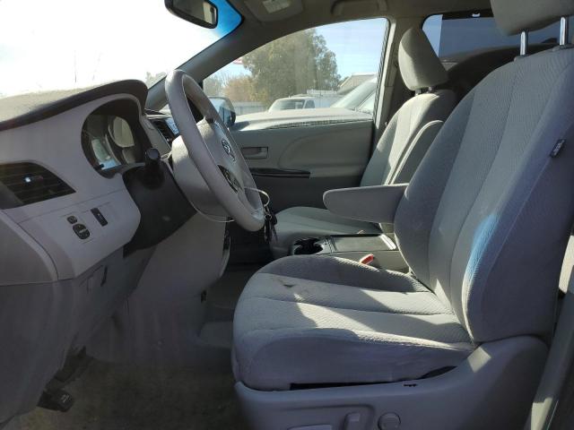 Photo 6 VIN: 5TDKK3DC1CS243942 - TOYOTA SIENNA LE 