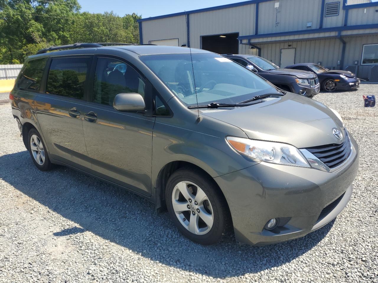 Photo 3 VIN: 5TDKK3DC1CS247439 - TOYOTA SIENNA 