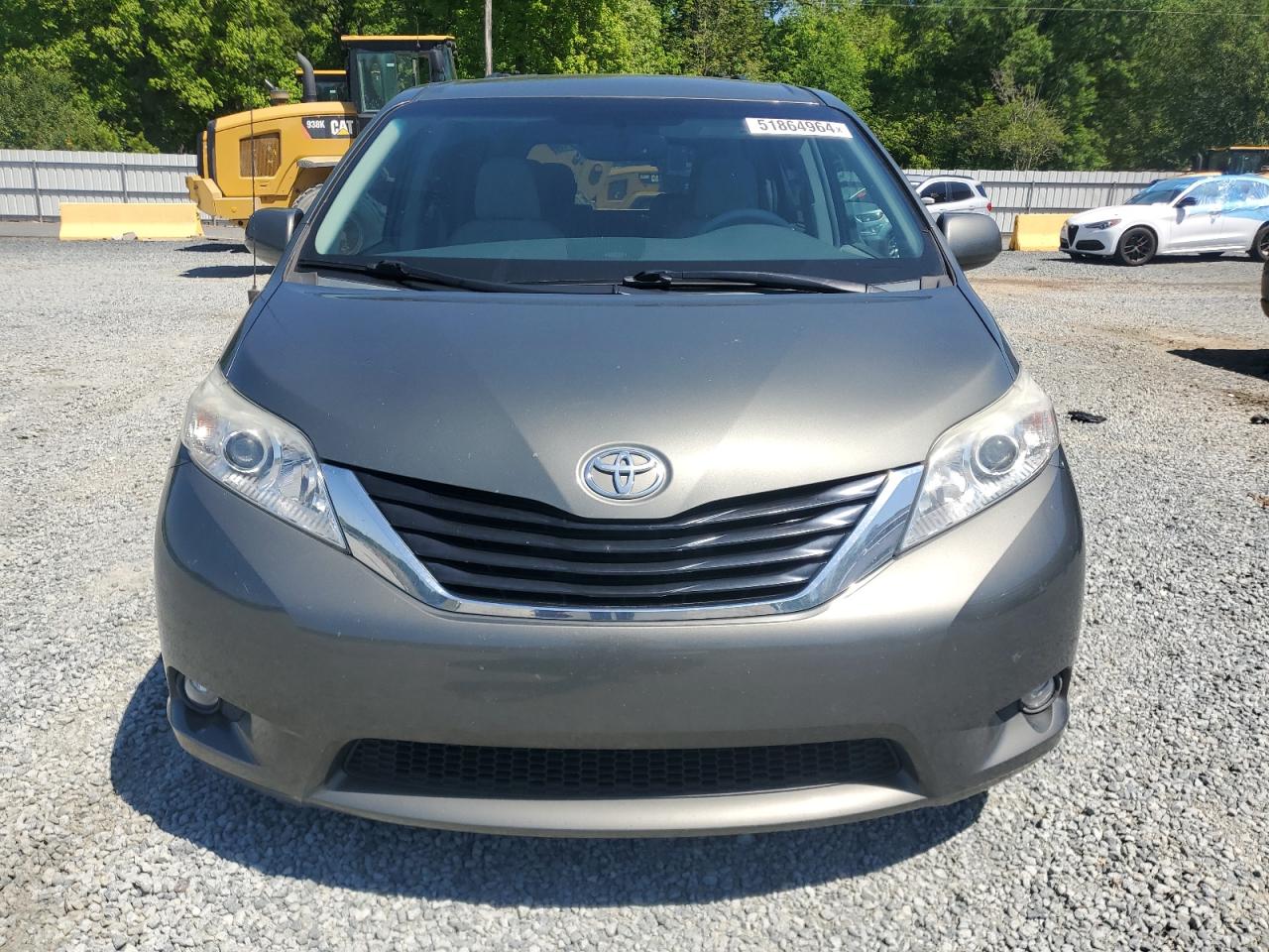 Photo 4 VIN: 5TDKK3DC1CS247439 - TOYOTA SIENNA 