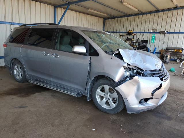 Photo 3 VIN: 5TDKK3DC1CS256626 - TOYOTA SIENNA LE 