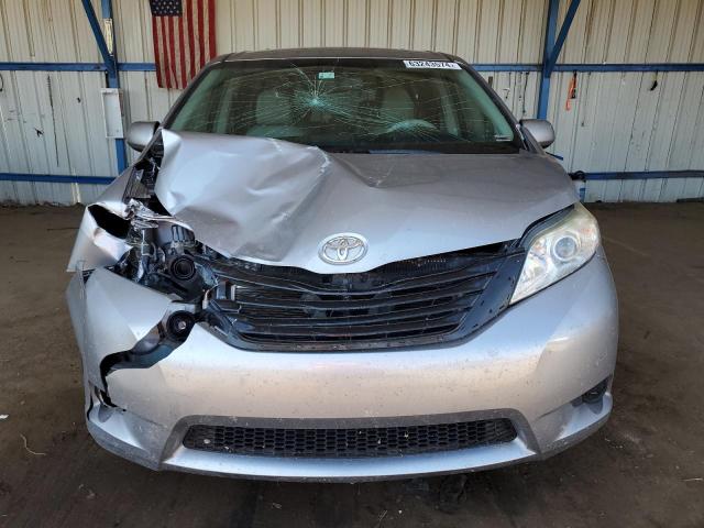 Photo 4 VIN: 5TDKK3DC1CS256626 - TOYOTA SIENNA LE 