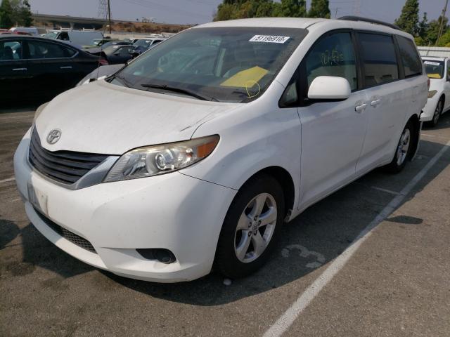 Photo 1 VIN: 5TDKK3DC1CS272809 - TOYOTA SIENNA LE 