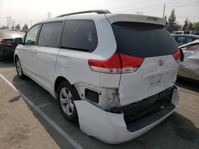 Photo 2 VIN: 5TDKK3DC1CS272809 - TOYOTA SIENNA LE 