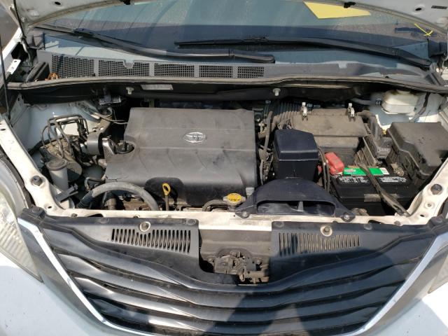 Photo 6 VIN: 5TDKK3DC1CS272809 - TOYOTA SIENNA LE 