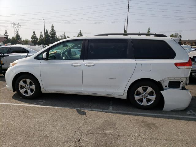 Photo 8 VIN: 5TDKK3DC1CS272809 - TOYOTA SIENNA LE 