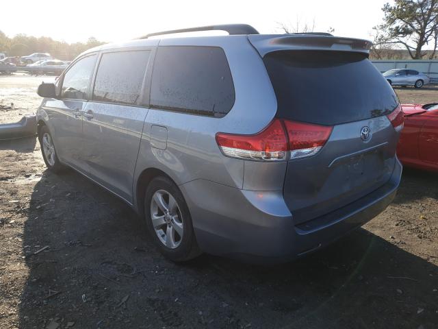 Photo 2 VIN: 5TDKK3DC1DS298635 - TOYOTA SIENNA LE 