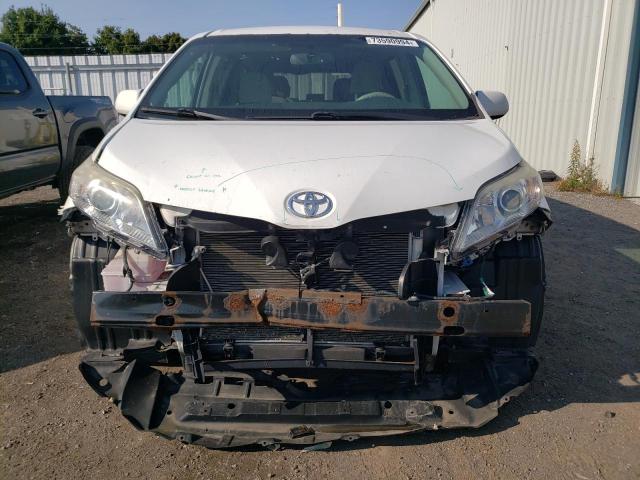 Photo 4 VIN: 5TDKK3DC1DS316163 - TOYOTA SIENNA LE 