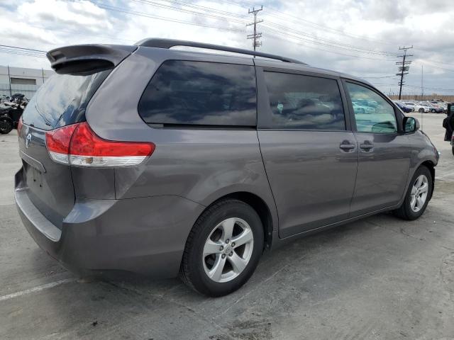 Photo 2 VIN: 5TDKK3DC1DS326529 - TOYOTA SIENNA LE 