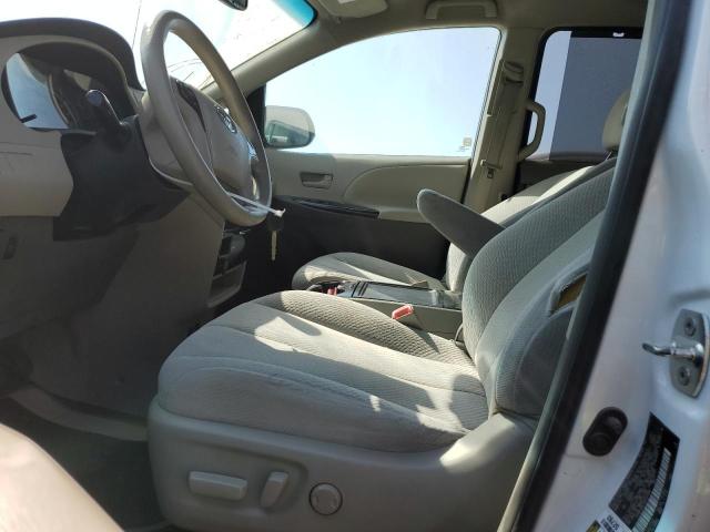 Photo 6 VIN: 5TDKK3DC1DS331388 - TOYOTA SIENNA LE 