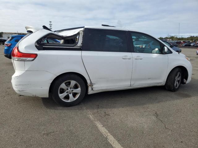 Photo 2 VIN: 5TDKK3DC1DS335022 - TOYOTA SIENNA LE 