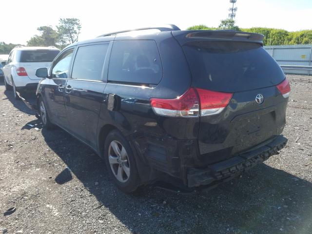 Photo 2 VIN: 5TDKK3DC1DS340821 - TOYOTA SIENNA LE 