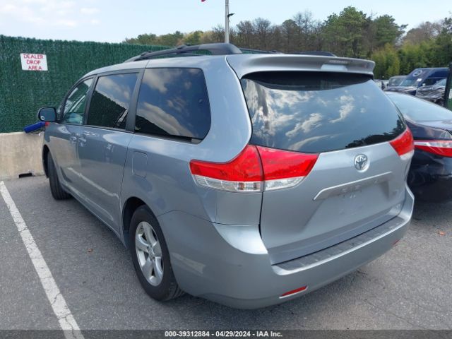 Photo 2 VIN: 5TDKK3DC1DS348949 - TOYOTA SIENNA 