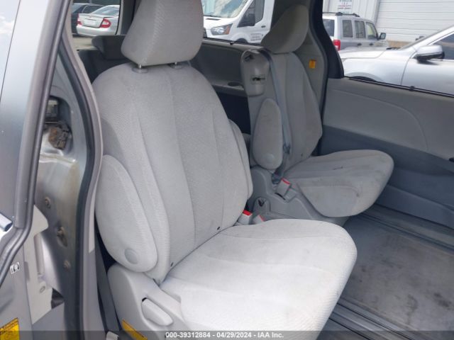 Photo 7 VIN: 5TDKK3DC1DS348949 - TOYOTA SIENNA 