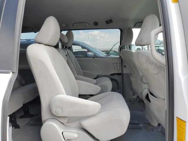 Photo 10 VIN: 5TDKK3DC1DS349258 - TOYOTA SIENNA LE 