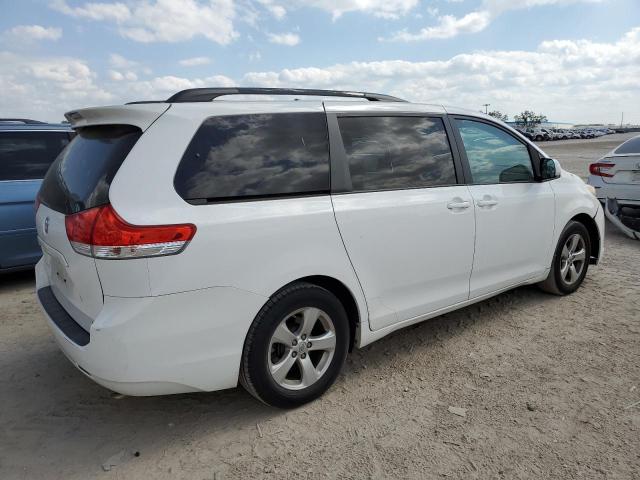 Photo 2 VIN: 5TDKK3DC1DS349258 - TOYOTA SIENNA LE 