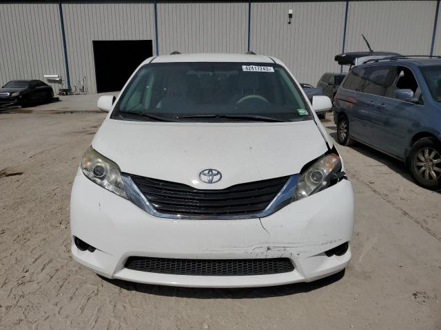 Photo 4 VIN: 5TDKK3DC1DS349258 - TOYOTA SIENNA LE 