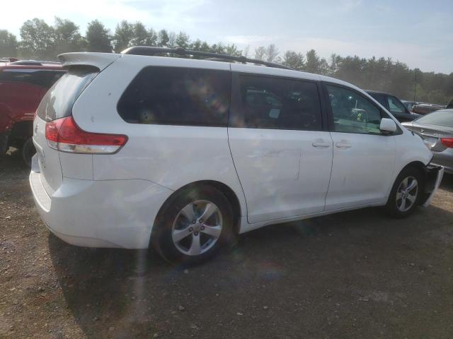 Photo 2 VIN: 5TDKK3DC1DS350863 - TOYOTA SIENNA LE 