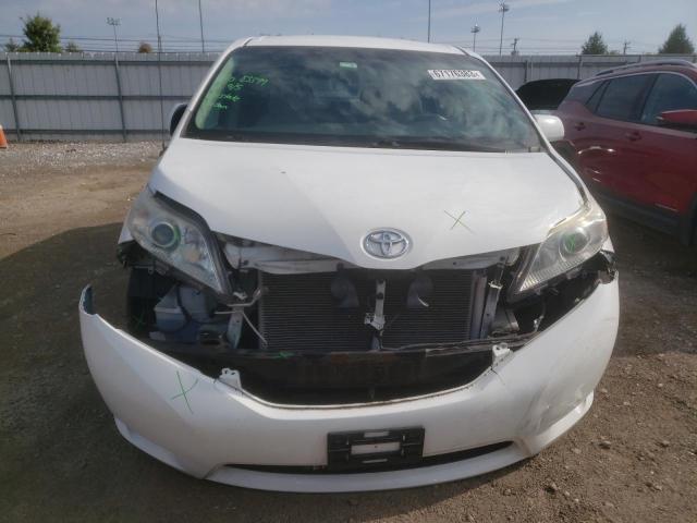 Photo 4 VIN: 5TDKK3DC1DS350863 - TOYOTA SIENNA LE 