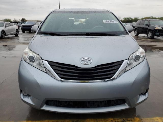 Photo 4 VIN: 5TDKK3DC1DS356808 - TOYOTA SIENNA LE 