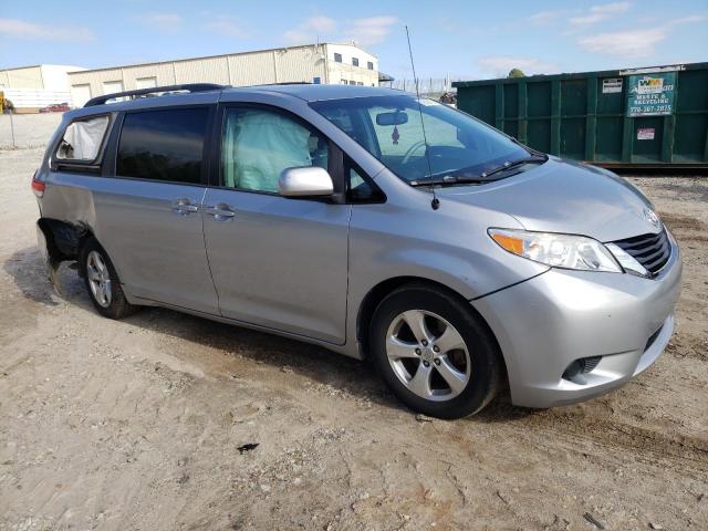 Photo 3 VIN: 5TDKK3DC1DS358672 - TOYOTA SIENNA LE 