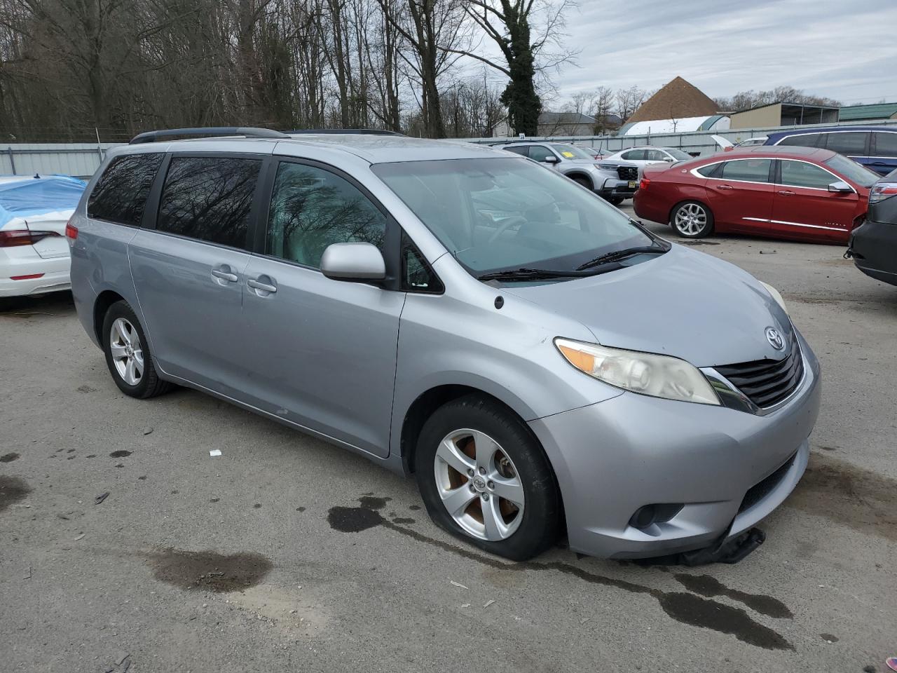 Photo 3 VIN: 5TDKK3DC1DS361264 - TOYOTA SIENNA 