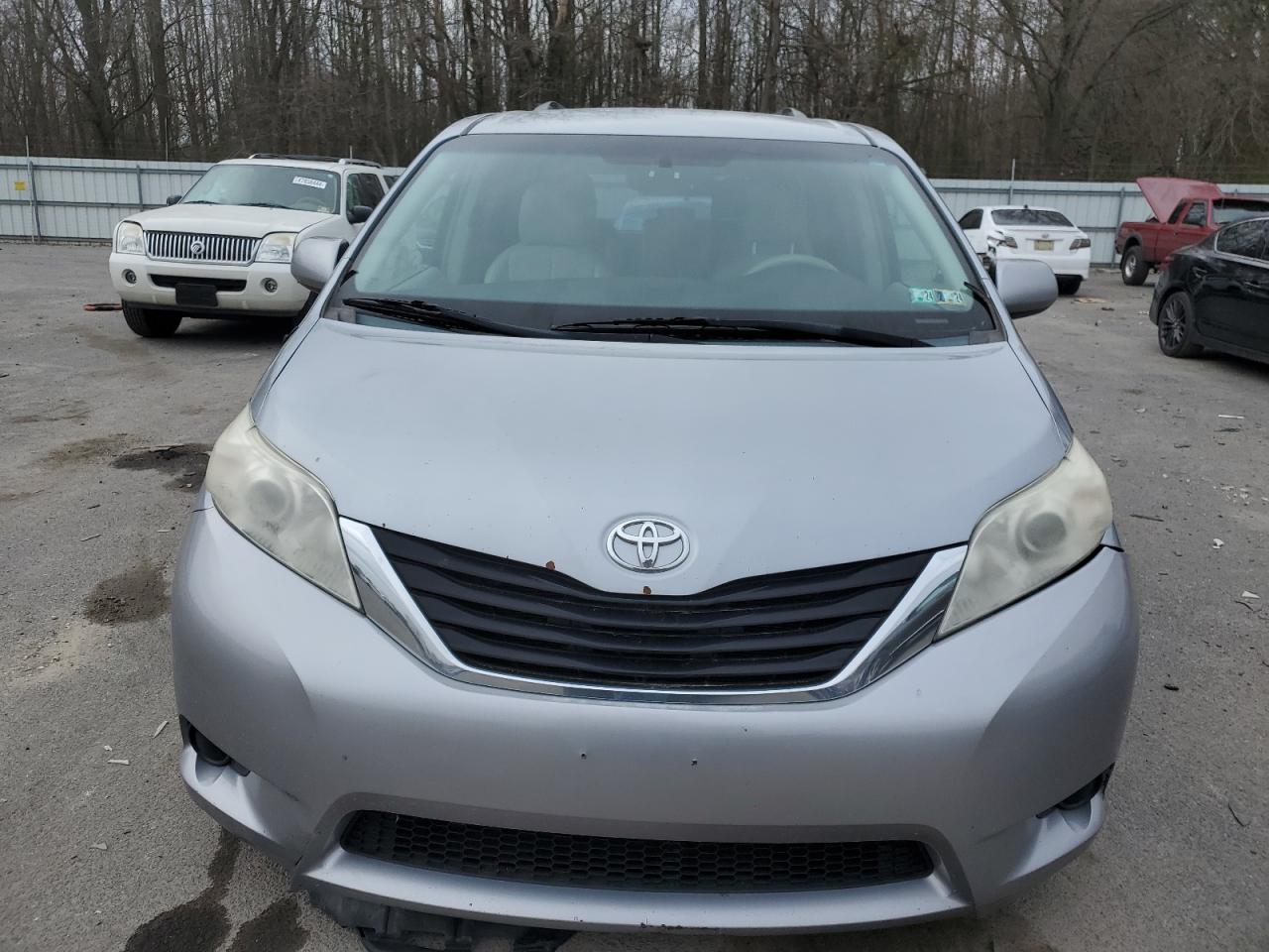 Photo 4 VIN: 5TDKK3DC1DS361264 - TOYOTA SIENNA 