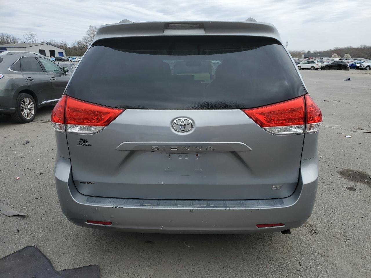 Photo 5 VIN: 5TDKK3DC1DS361264 - TOYOTA SIENNA 