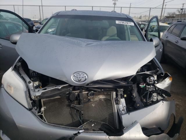 Photo 6 VIN: 5TDKK3DC1DS375682 - TOYOTA SIENNA LE 