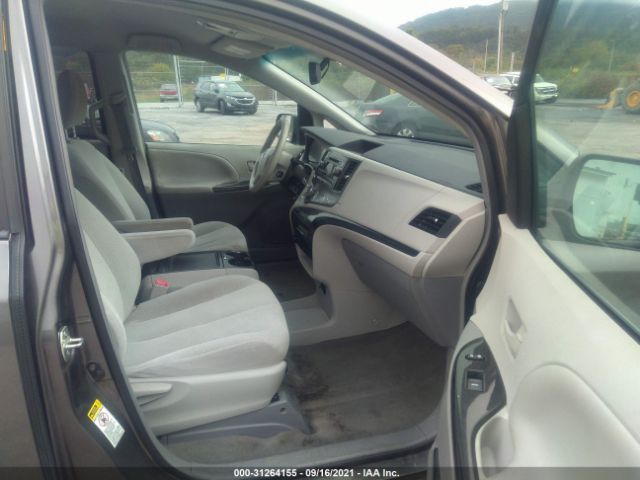 Photo 4 VIN: 5TDKK3DC1DS384298 - TOYOTA SIENNA 